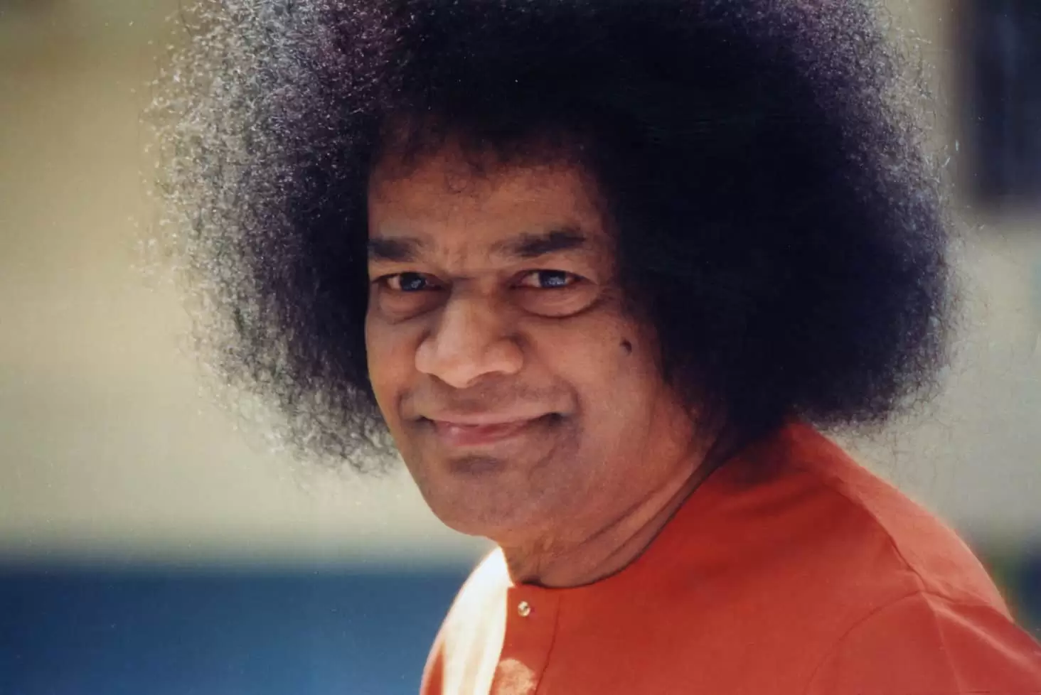 श्री सत्य साईं बाबा (1926-2011) एक पूजनीय भारतीय आध्यात्मिक नेता थे।