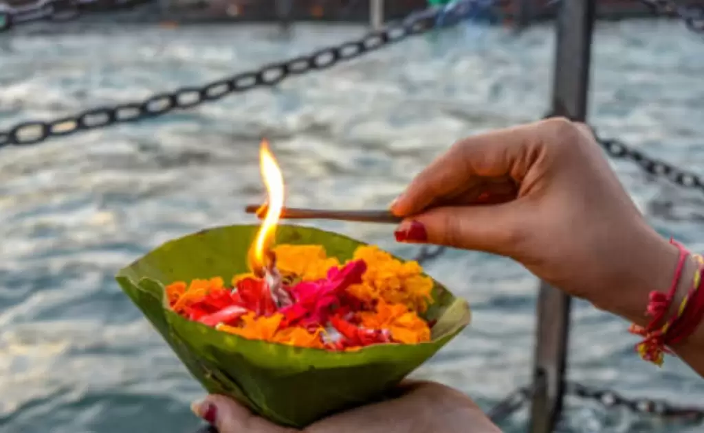 मौनी अमावस्या 2027 (माघी अमावस्या): तिथि, अमावस्या का समय, शहरवार स्नान दिवस, मौन व्रत, तर्पण और माघ मेला — आध्यात्मिकता