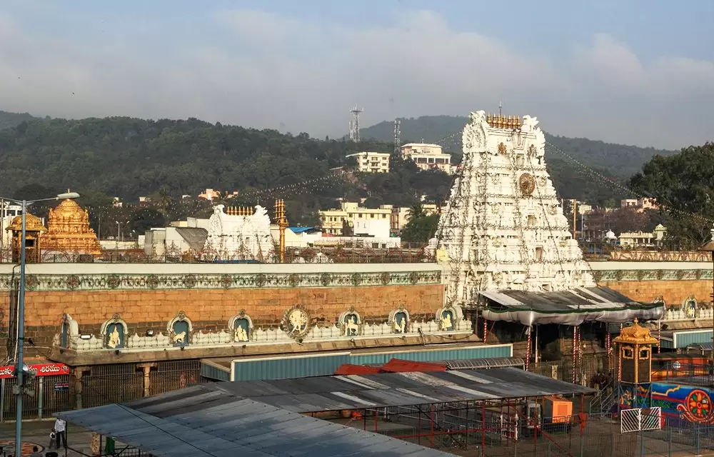 तिरुमाला वेंकटेश्वर मंदिर: अज्ञात रहस्य और सनसनीखेज तथ्य — Temples