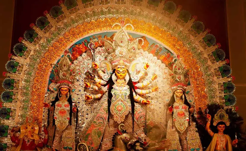 नवरात्रि 2025 के नौ दिन और नौ रंग — Festivals