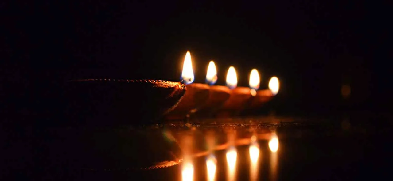 क्या कैलिफ़ोर्निया में दिवाली पर आतिशबाज़ी वैध है? 2026 के लिए सेफ़ एंड सेन नियम — दिवाली आतिशबाज़ी कानून USA