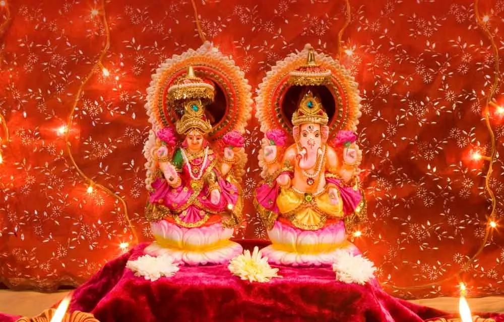 यूके में धनतेरस 2026 ऑफ़र: ब्रिटिश हिंदुओं के लिए खरीदारी और उत्सव की संपूर्ण मार्गदर्शिका — Festivals