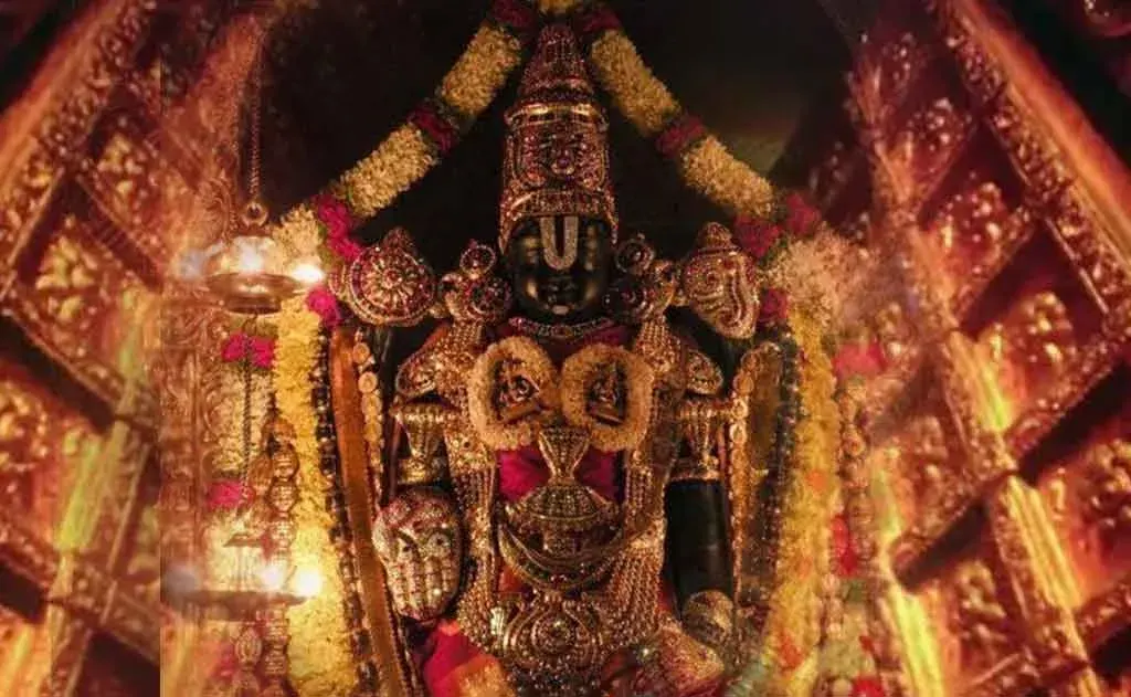 वैकुंठ द्वार के माध्यम से भगवान वेंकटेश्वर, वैकुंठ एकादशी के दौरान
