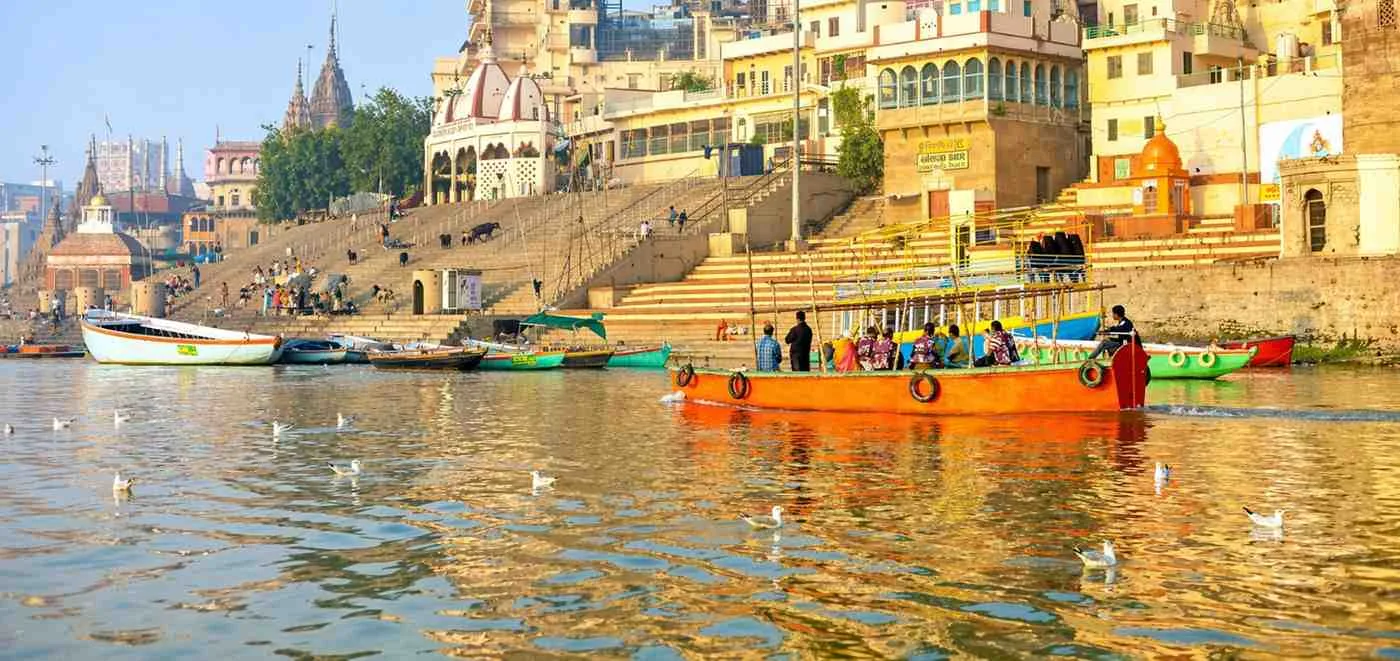 काशी विश्वनाथ: वाराणसी में भगवान शिव के ज्योतिर्लिंग के दिव्य रहस्य और चमत्कार