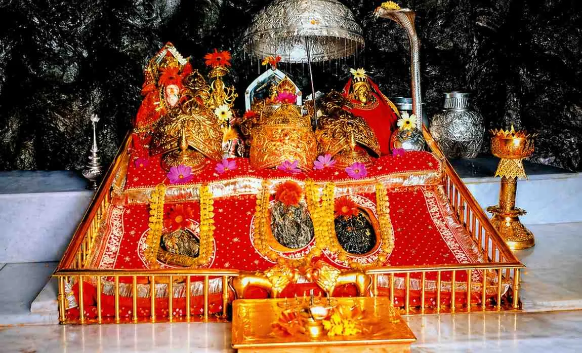 वैष्णो देवी: दिव्य रहस्य और माता के पवित्र गुफा की आत्मा को छूने वाली चमत्कारें — Spiritual Yatra