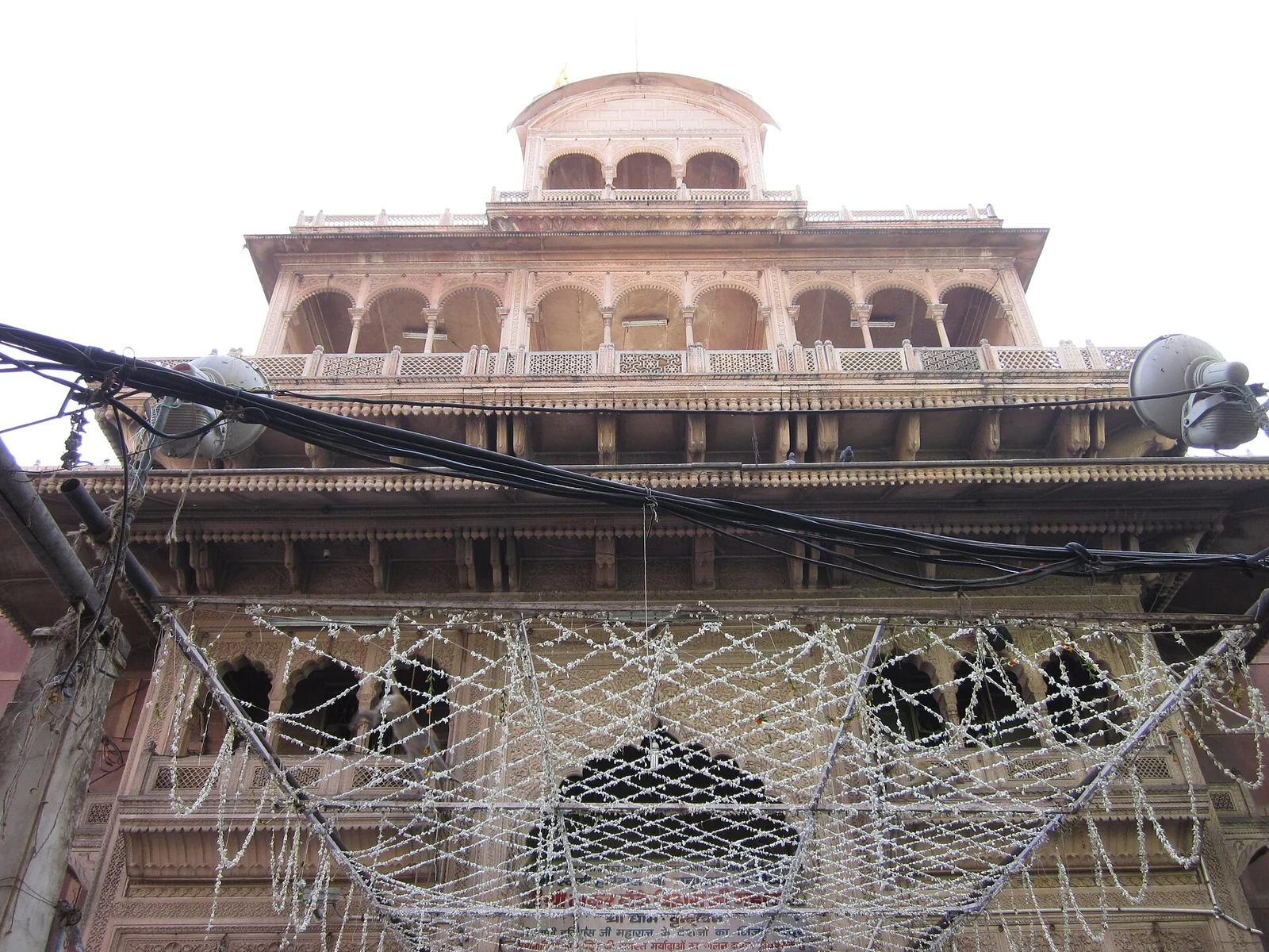 बांके बिहारी: भक्तों से छिपते कृष्ण के दिव्य रहस्य और चमत्कार — Temples
