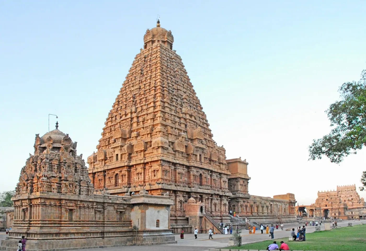 तमिलनाडु के प्रसिद्ध मंदिर: शिव, विष्णु, देवी, मुरुगन और गणेश मंदिरों की स्रोत-सत्यापित मार्गदर्शिका — Temples
