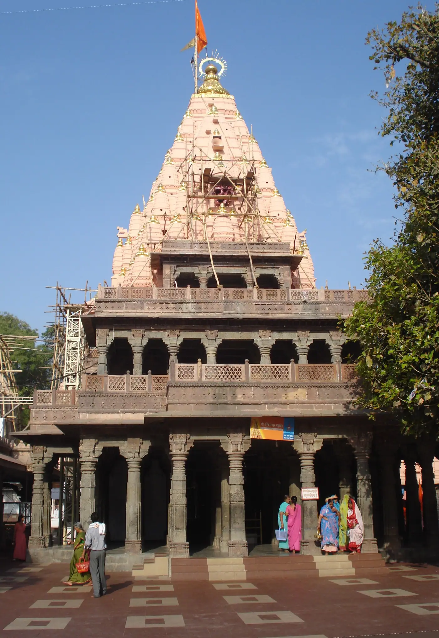 मध्य प्रदेश के प्रसिद्ध मंदिर: महाकालेश्वर, ओंकारेश्वर, खजुराहो, ओरछा और दतिया की स्रोत-सत्यापित मार्गदर्शिका — Temples