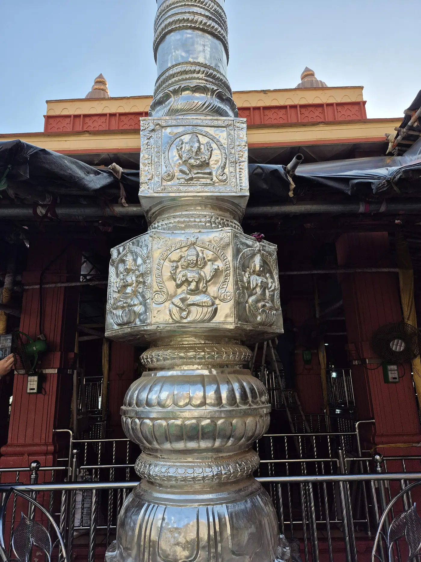 भारत भर में दिवाली 2026: दीपों का त्योहार, पूजा विधि और प्रमुख स्थानों की भव्य जानकारी दिवाली 2026 कब है? तिथि, मुहूर्त और महत्व — त्योहार
