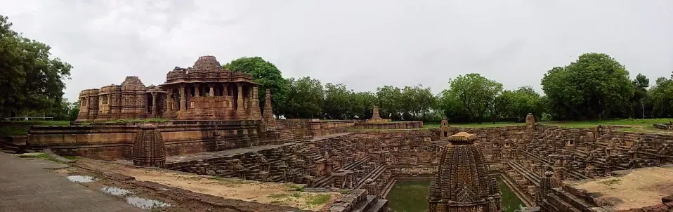 गुजरात के प्रसिद्ध मंदिर: सोमनाथ, द्वारका, डाकोर, अंबाजी, मोढेरा और अन्य की स्रोत-सत्यापित मार्गदर्शिका — Temples